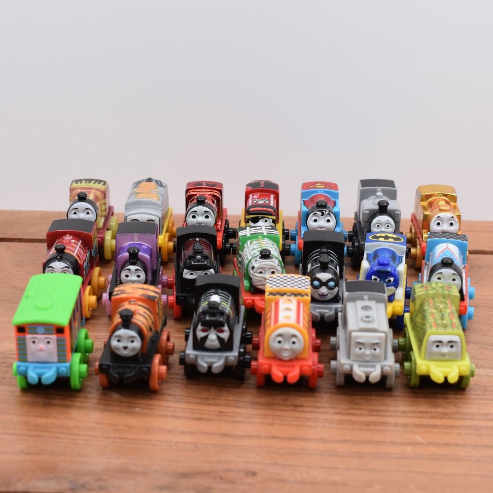 Thomas and Friends Minis Plastic Trains Engines Push Along Miniatures Lot x 20